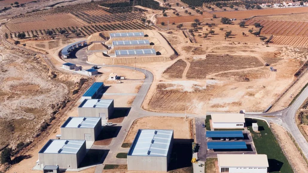 Construcción de nave industrial en el Polígono Industrial Loriguilla de 130.000m2 para Pirotecnia Arnal S.A para la fabricación y distribución de material pirotécnico