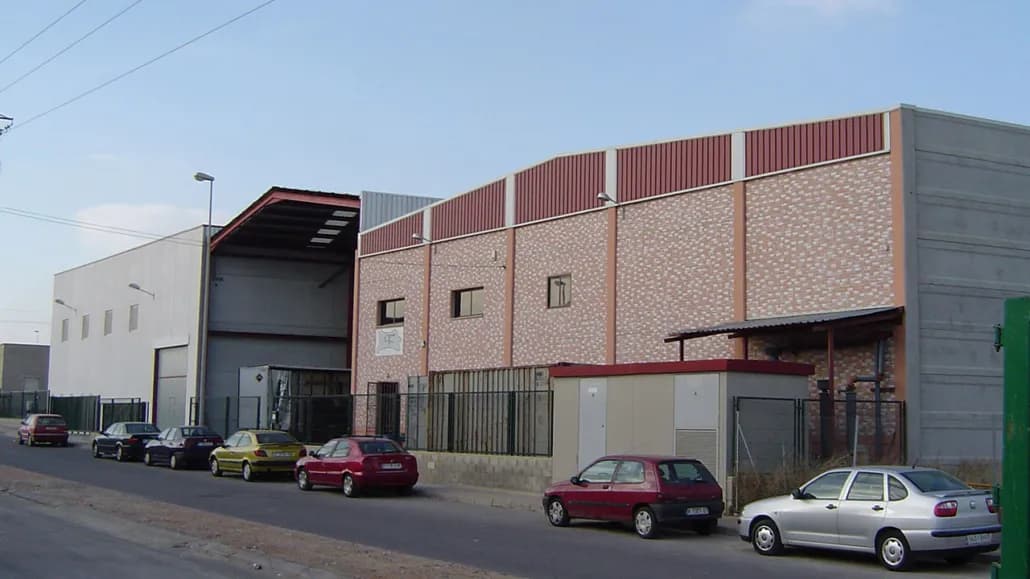 Construcción de nave industrial en el Polígono Industrial Castilla Cheste de 5.000m2 para Curtidos Jin S.L para el proceso y venta de curtidos