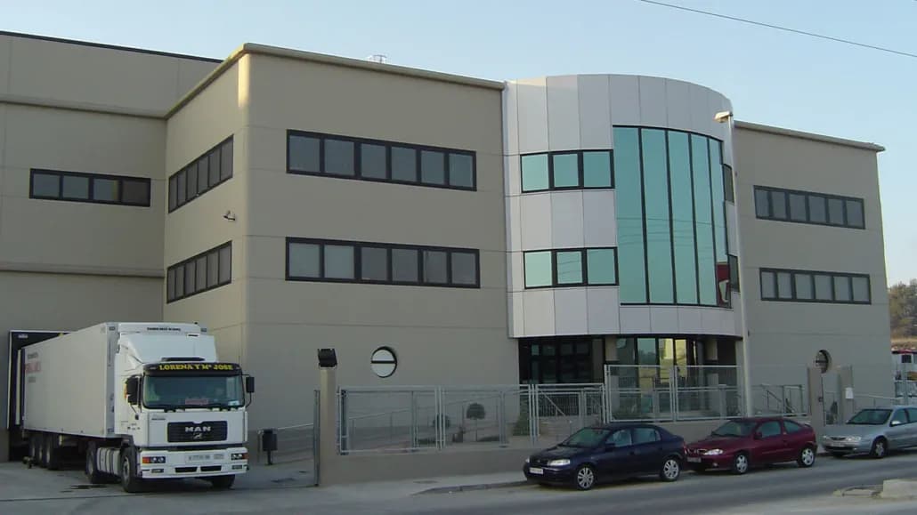 Construcción de nave industrial en el Polígono Industrial Castilla Cheste de 7.700m2 para Embutidos Martinez S.L para la elaboración y envasado de productos cárnicos.