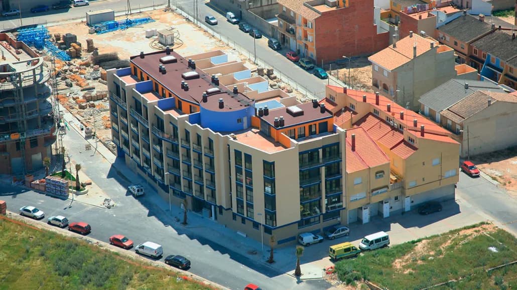 EDIFICIO 34 VIVIENDAS PUEBLA DE VALLBONA (VALENCIA)