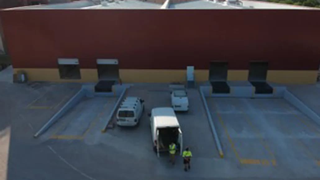 Construcción de nave industrial de 1.900m2 para uso logístico en el Polígono La Pobla de Vallbona(Valencia) para Celestica Valencia S.A