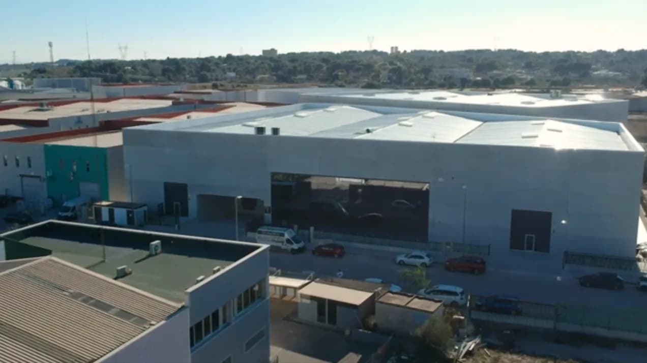 Construcción de nave industrial en el Polígono Industrial de Bétera(Valencia) de 4.300m2 para Pondecor Interiorismo S.L.