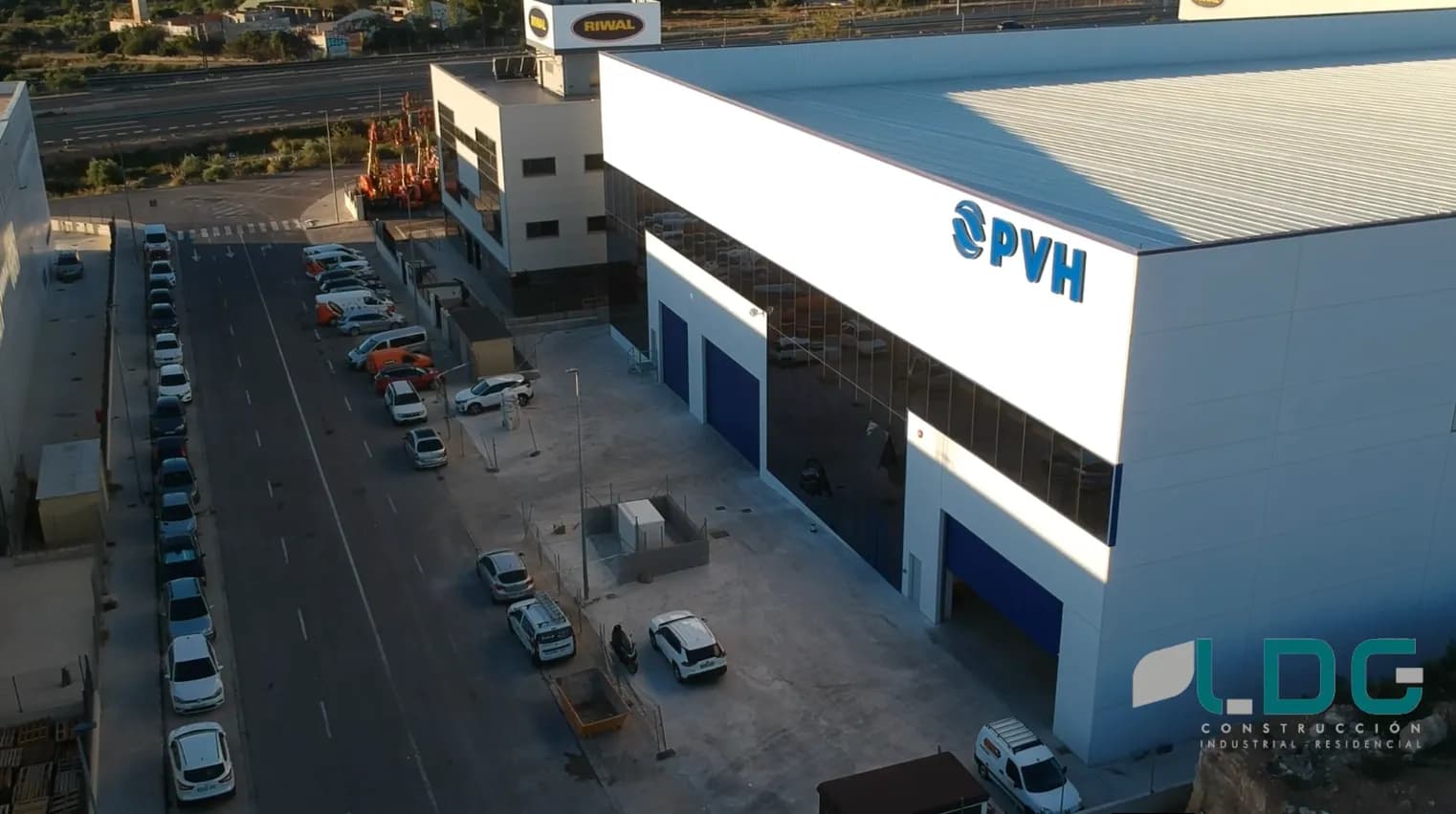 Construcción de nave industrial en el Polígono Industrial Castilla Cheste de 7.000m2 para PV Hardware S.L para la fabricación de instalaciones fotovoltaicas.