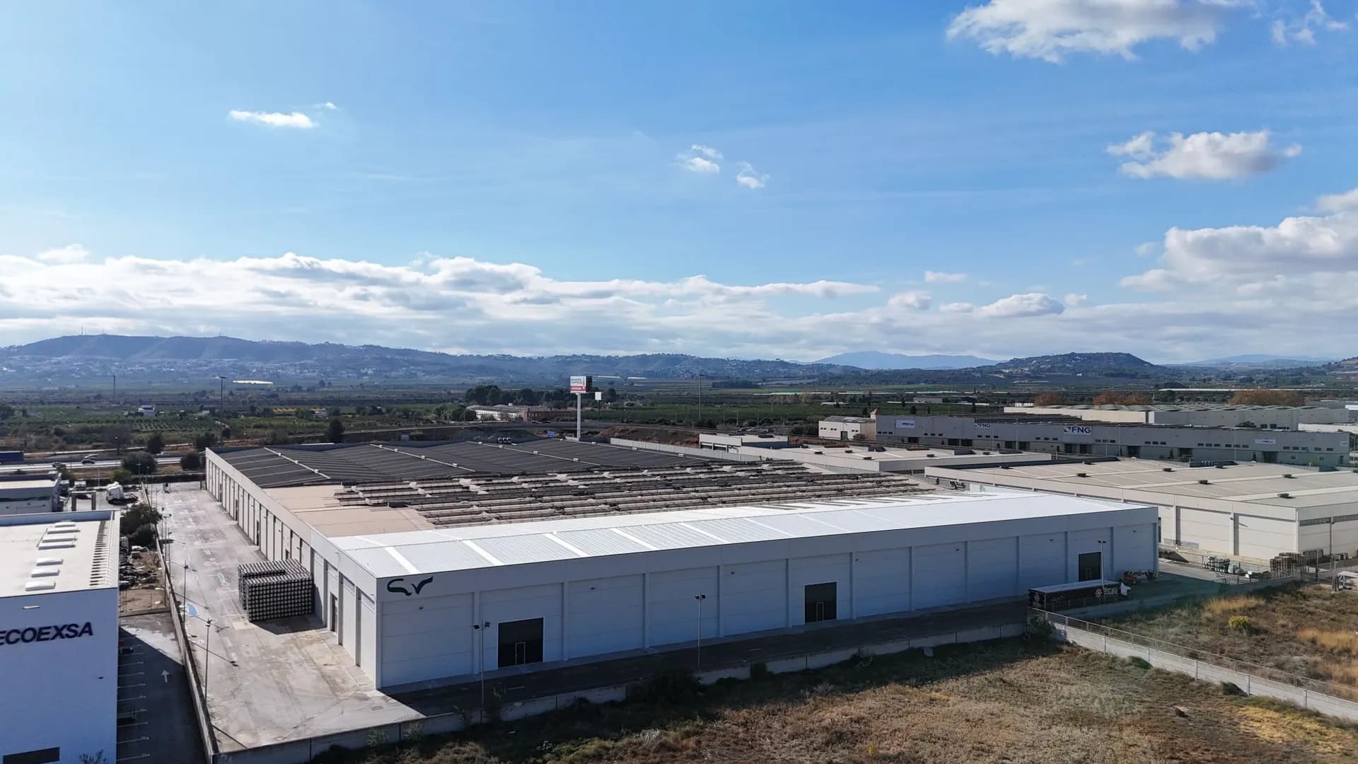 Construcción de nave industrial en el Polígono Industrial de Ribaroja de Túria de 4.200m2 para CV Grupo para el almacén de distribución.