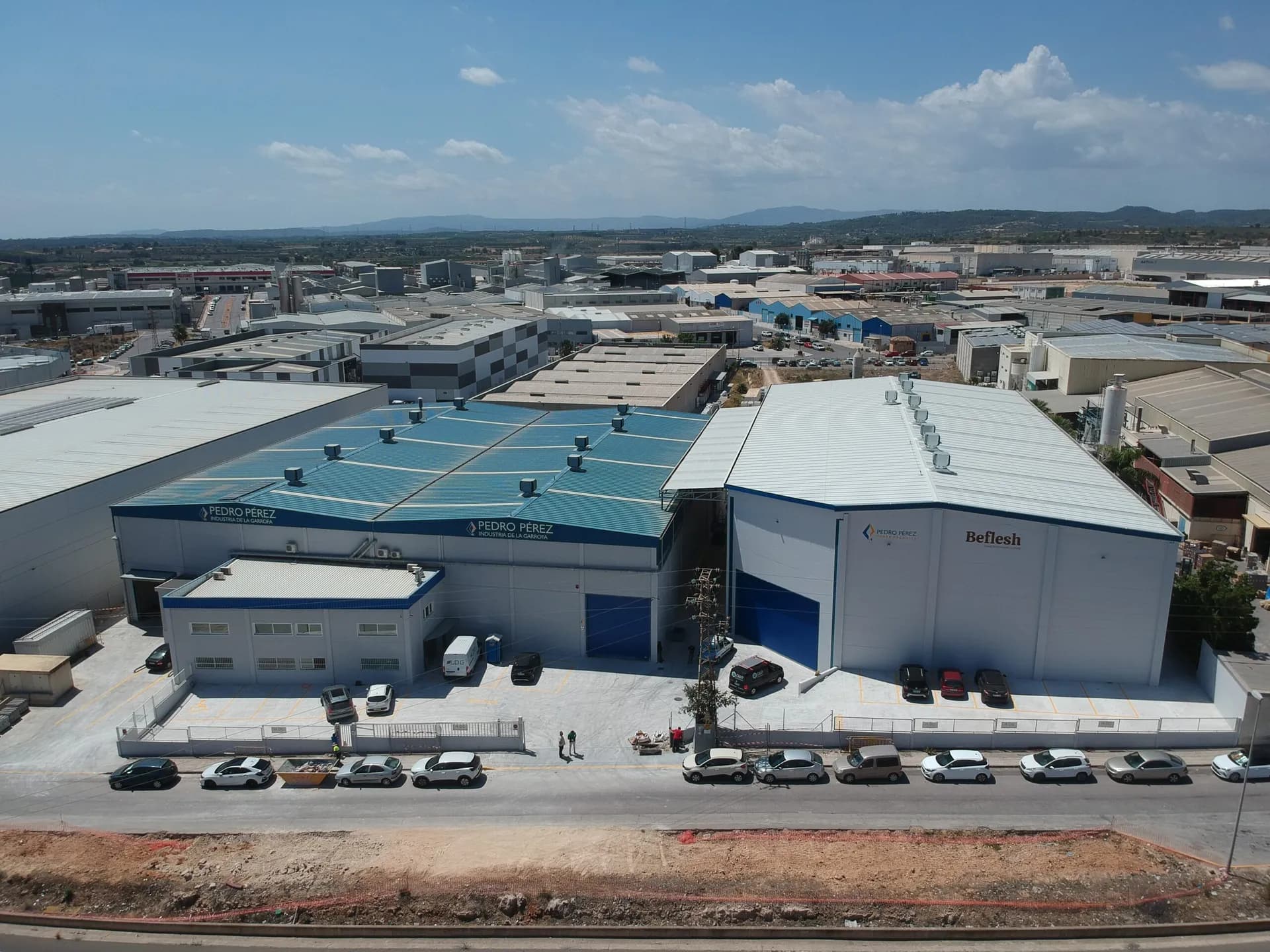 Construcción de nave industrial en el Polígono Industrial de Cheste de 4.200m2 para Pedro Pérez S.L.U para el almacén de distribución.